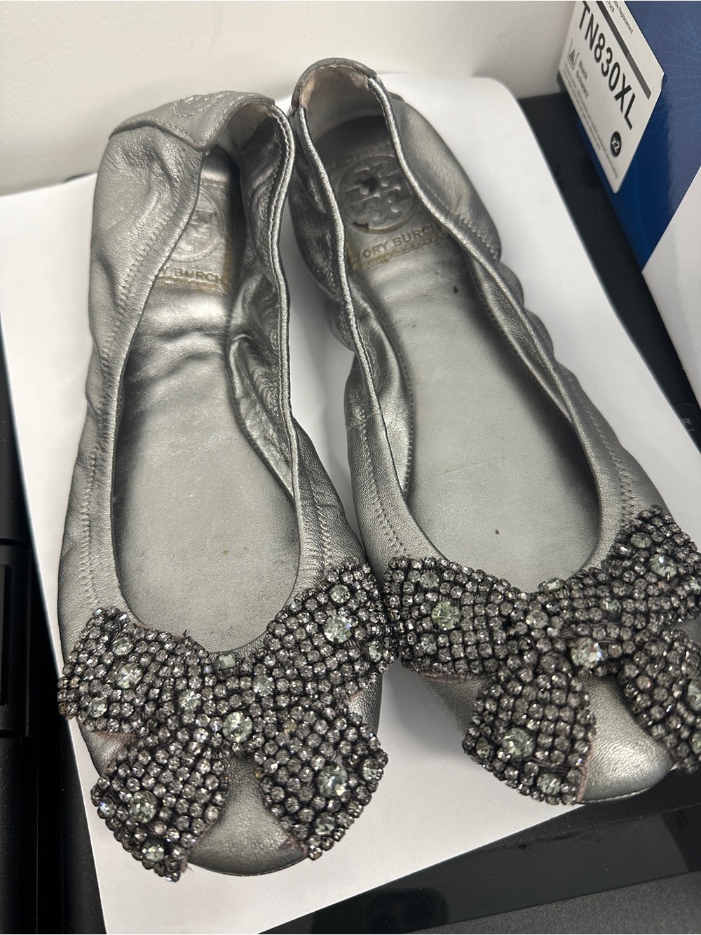Tory Burch Eddie ballet flats silver crystal-embellished bow Sz 7.5